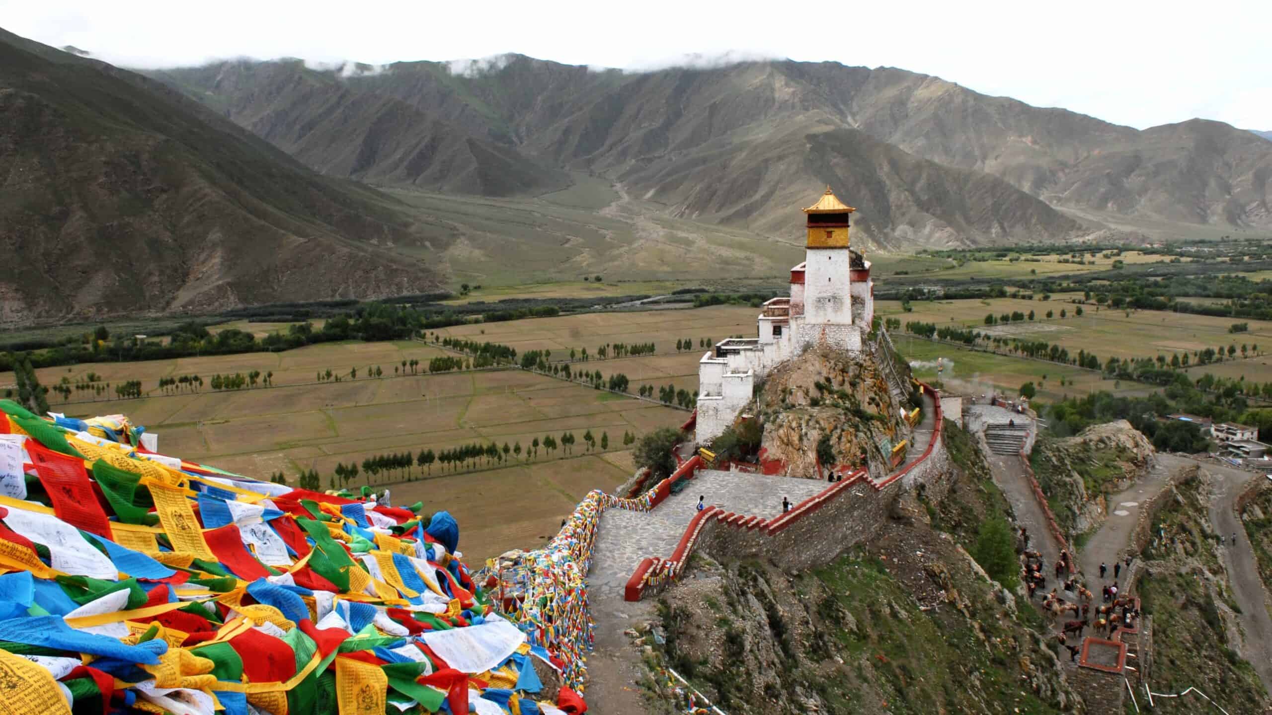 Monastery in Tibet (photo: hbieser, Pixabay).