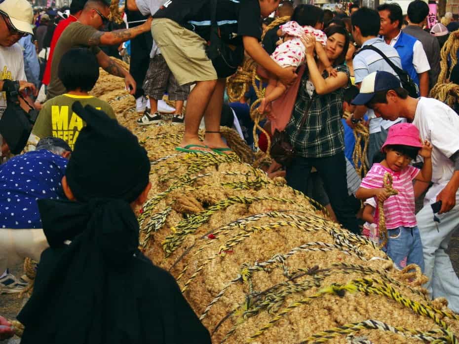 People scramble to cut a piece of the rope People scramble to cut a piece of the rope