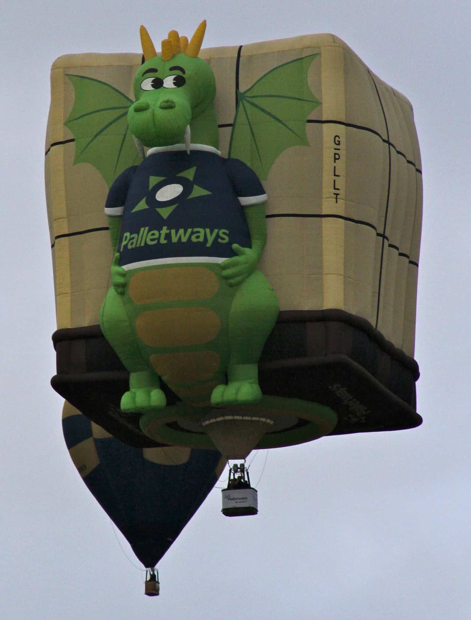 Dragon hot air balloon (photo: Emma)