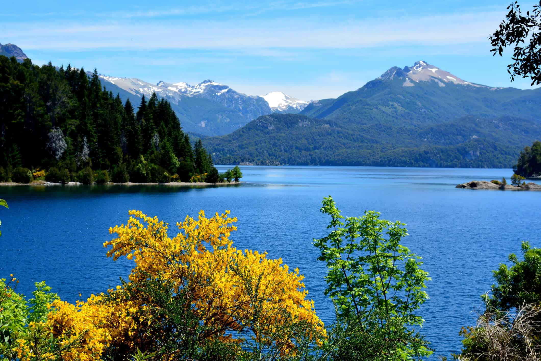 Lake Nahuel Huapi, Bariloche (photo: Maximoangel).
