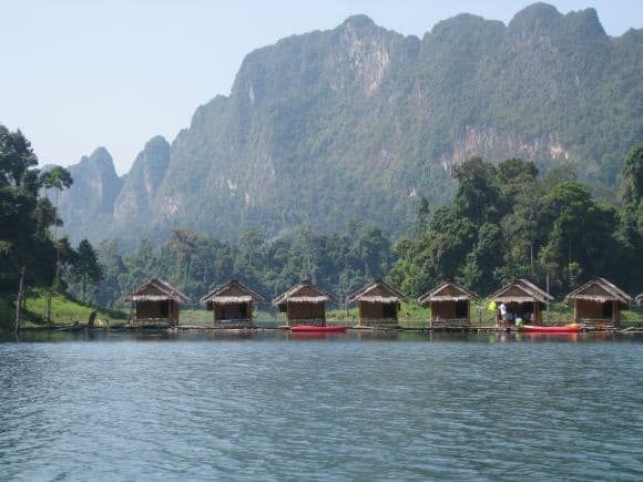 Raft houses at Ratchaprapa Dam Khao Sok, Thailand Raft houses at Ratchaprapa Dam Khao Sok, Thailand
