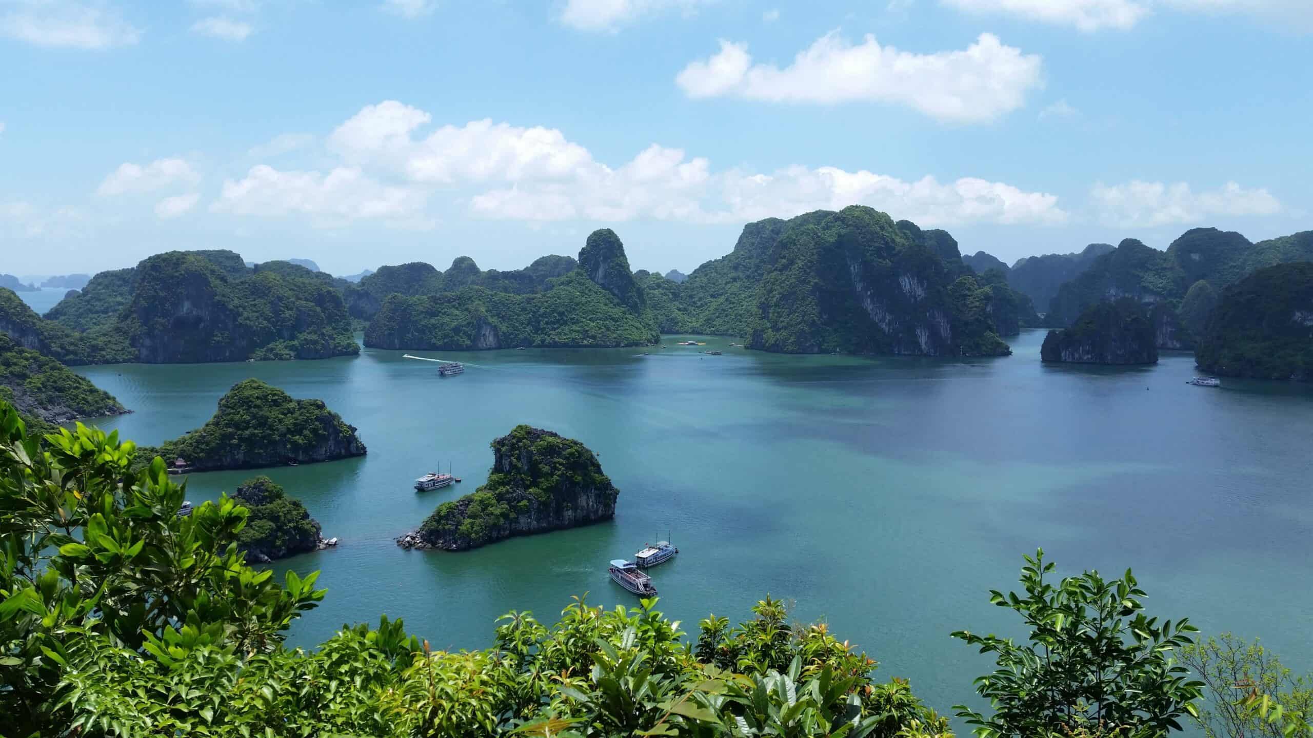 Halong Bay, Vietnam (photo: Suyeon Kim, Pixabay)
