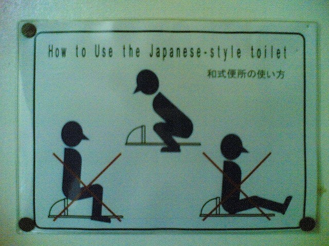 Sign showing the right and wrong way to use a Japanese-style squat toilet (photo: tamaiyuya).