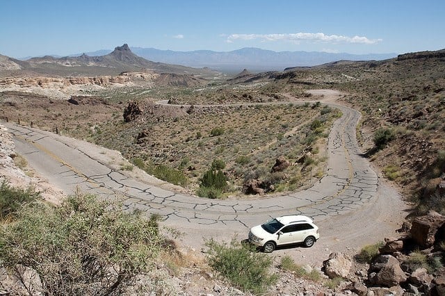 A winding Road near Kingman (photo: Marcin Wichary)