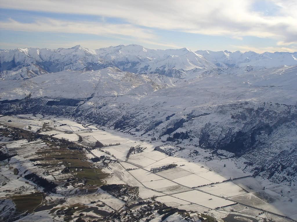 Flying into Queenstown in Winter (photo: Kiwi Discovery Queenstown)