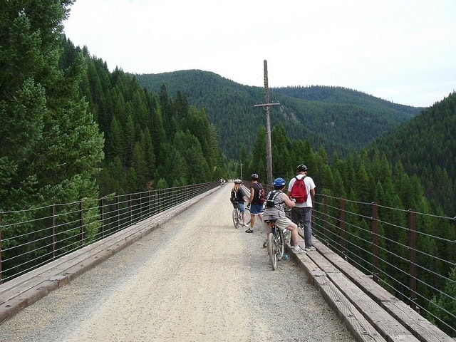 Cyclists on the Hiawatha Trail, a long-distance bike trail in the United States (photo: Robert Ashworth)