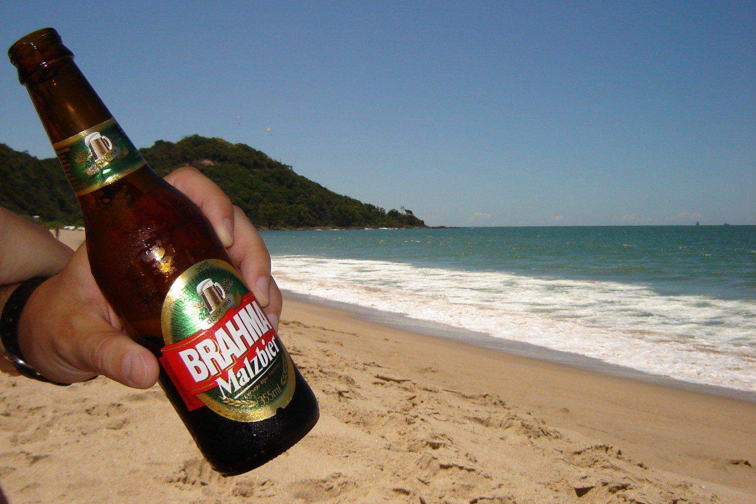 Beer + Travel = Good Times. Image source: https://www.flickr.com/photos/juannomore/3089503102/