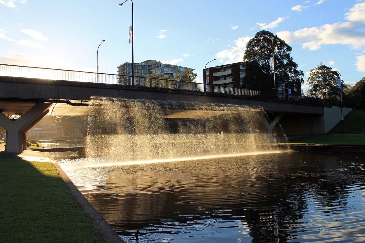The sun shines on the river. (Credit: Mertie)
