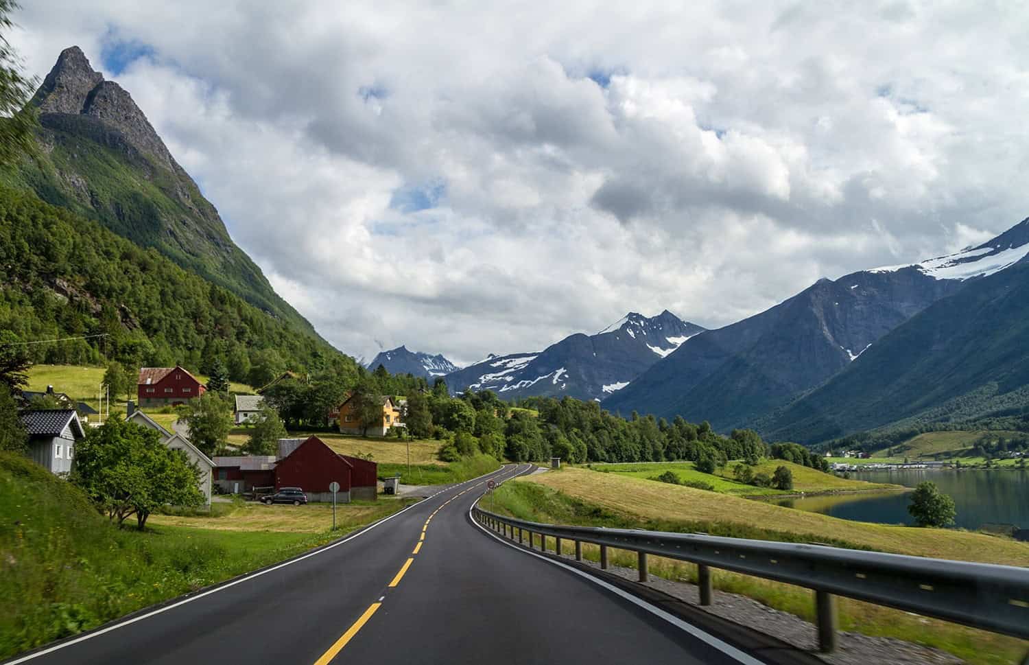 Norway is yet another ideal place for a road trip (photo: TimOve)