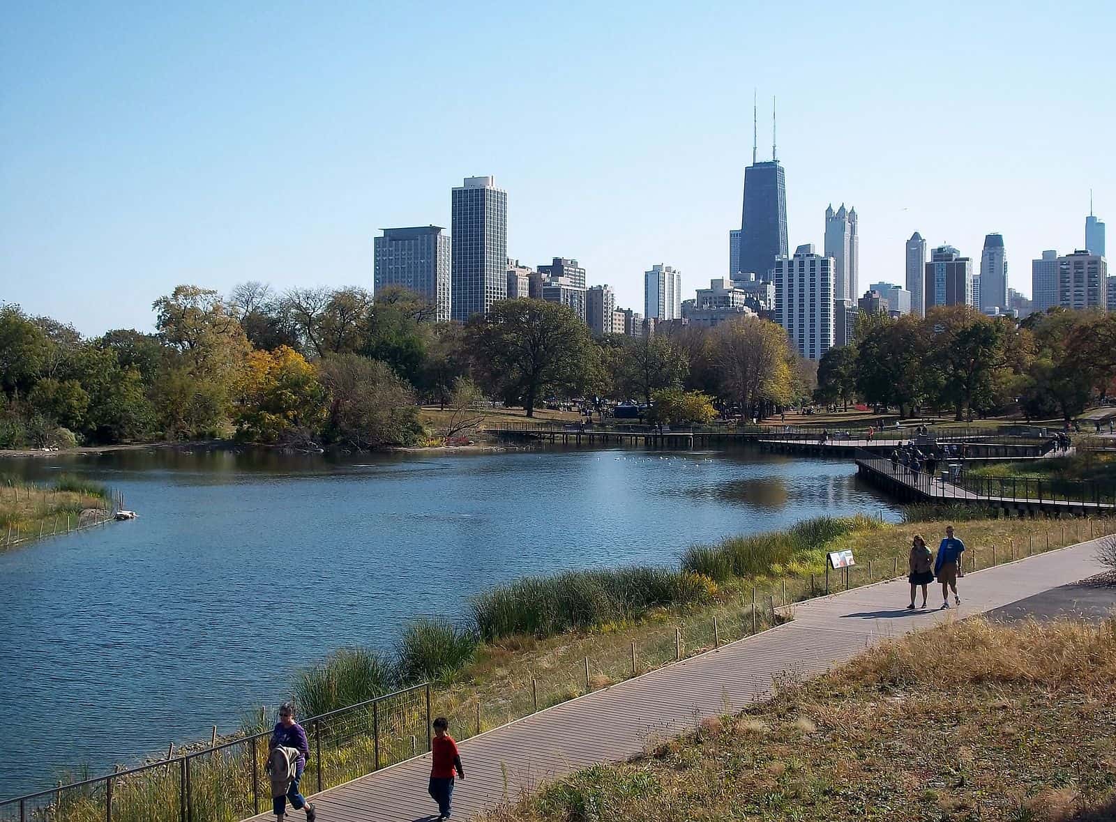 Ogling the city from Lincoln Park (Credit: Wiki Commons)