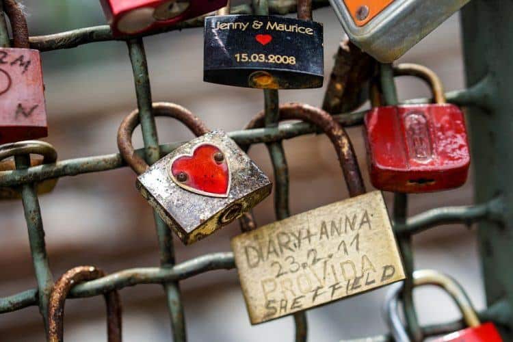 Love locks (photo: Max Pixel)