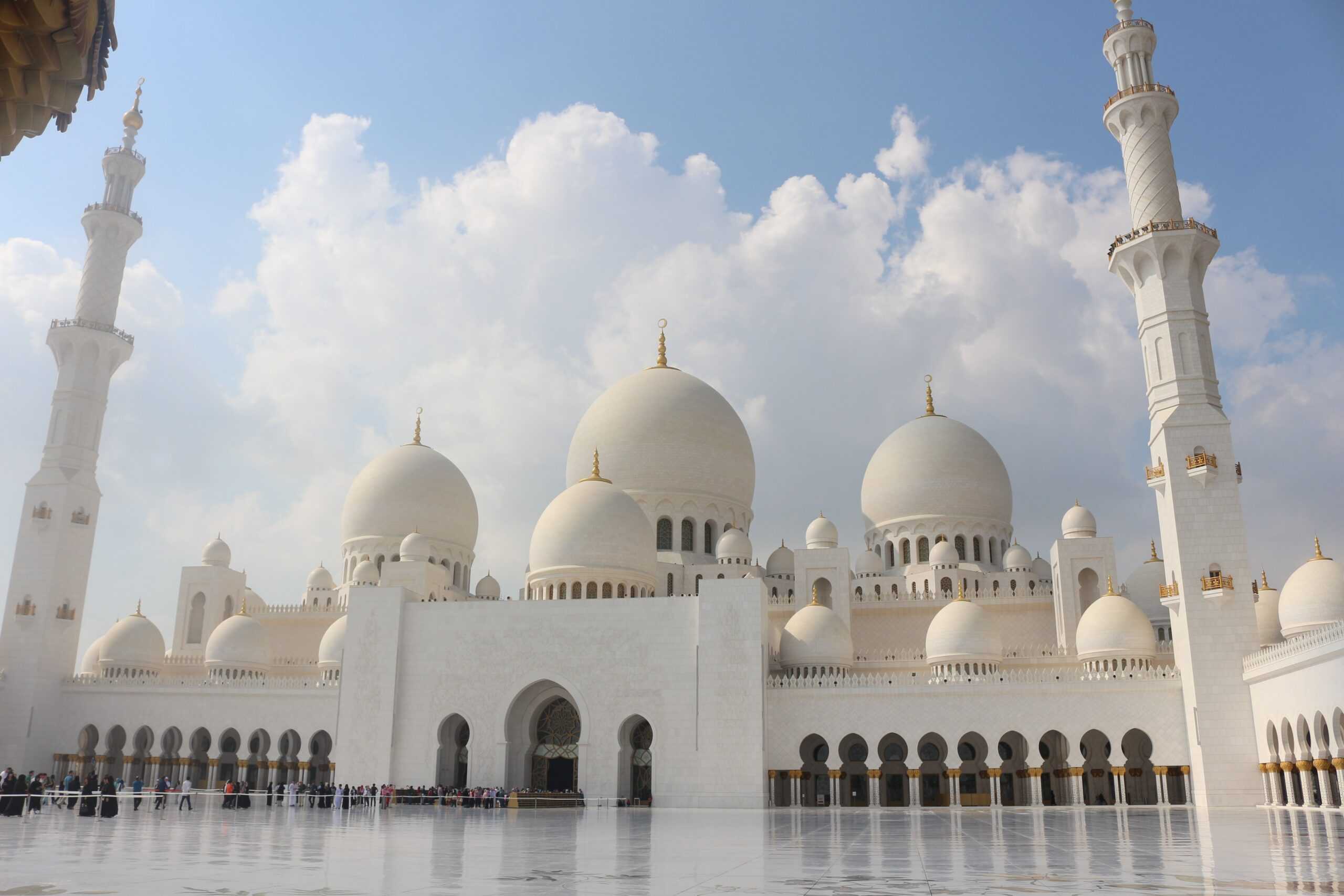 Mosque in Abu Dhabi (photo: Nikul Patel, Pixabay)
