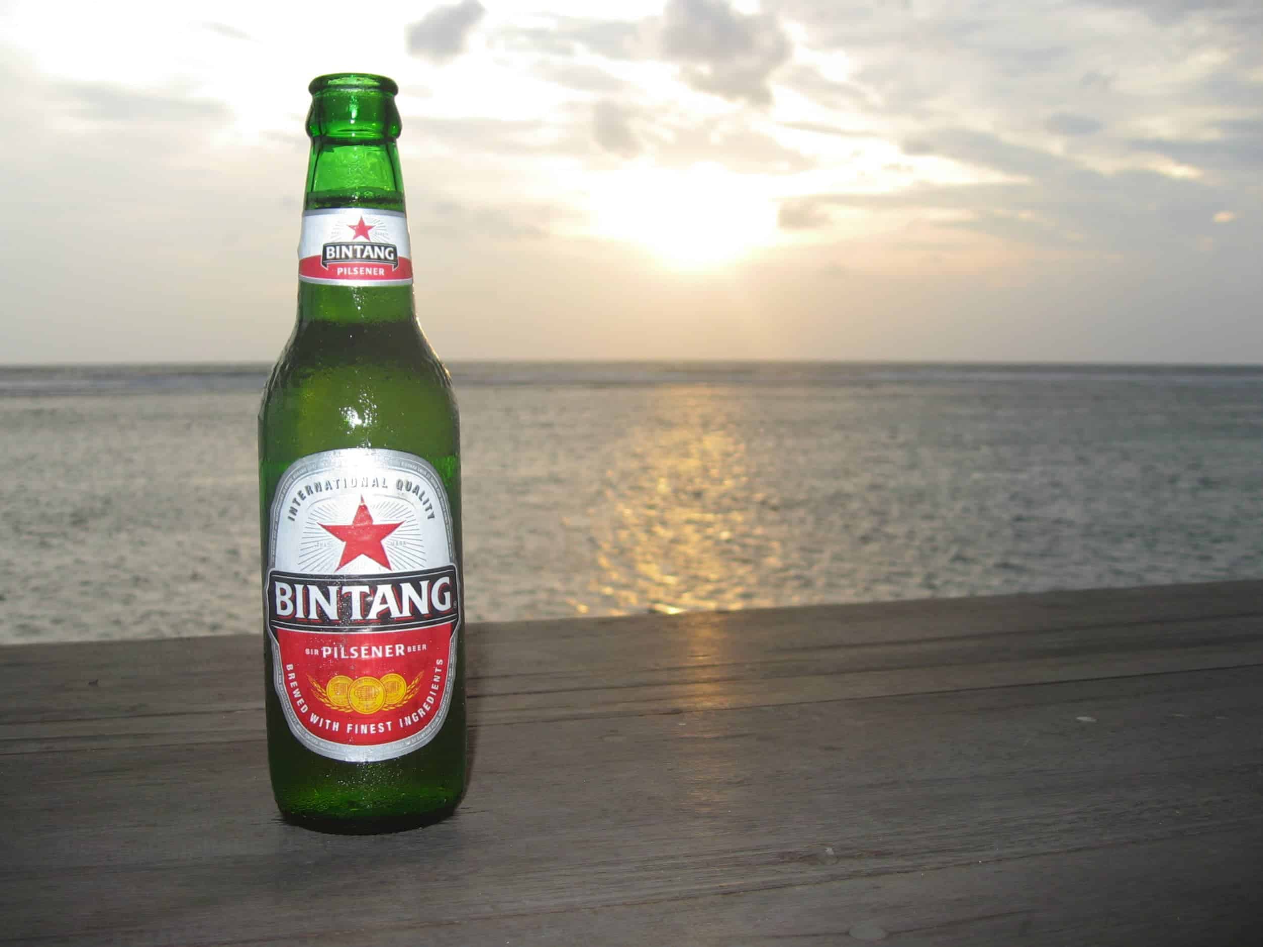 Drinking domestic Bingtang beer can help you keep the cost of travel in Indonesia down. (photo: Dave Lee)