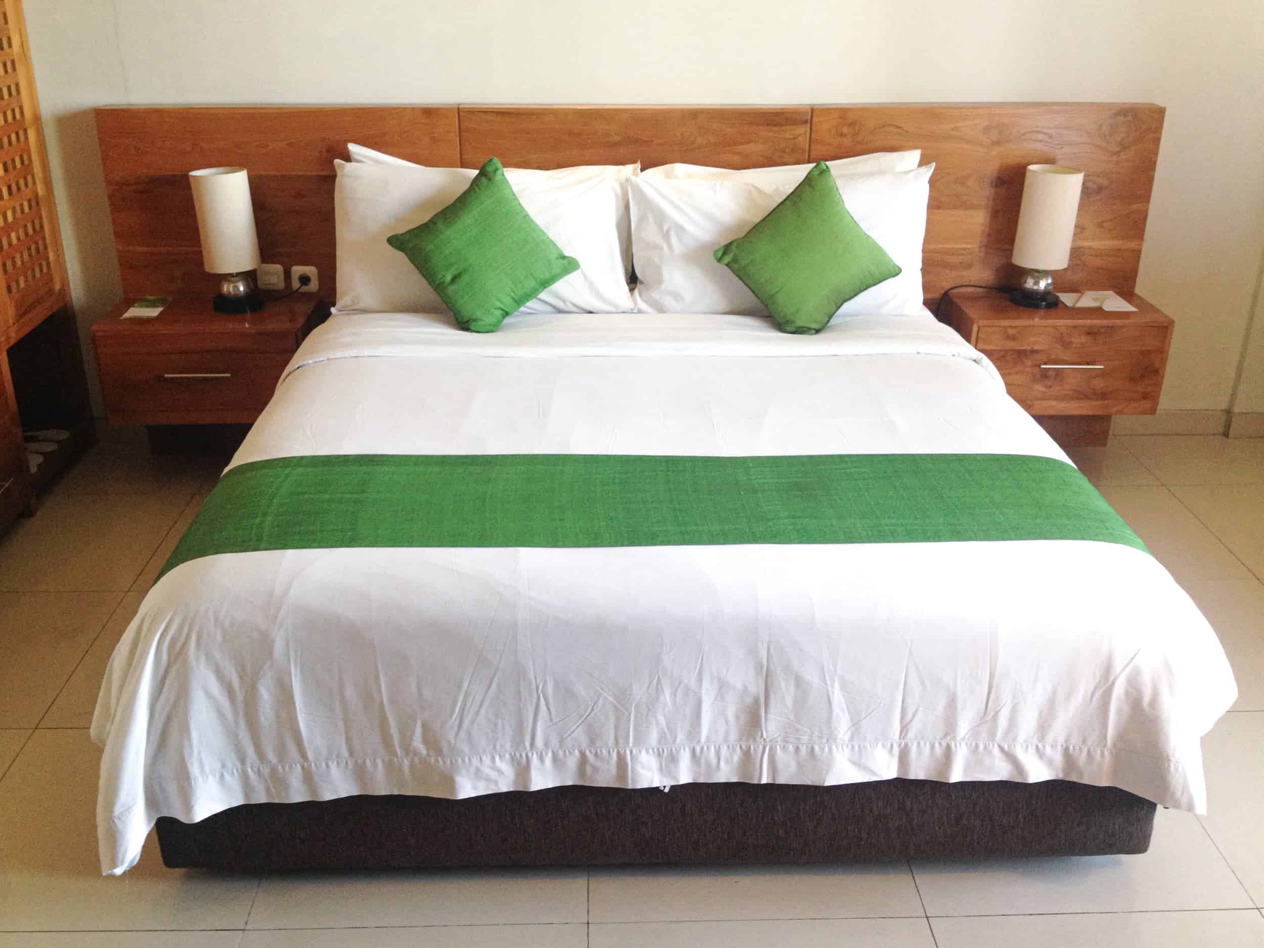Hotel bed in Bali (photo: Dave Lee)