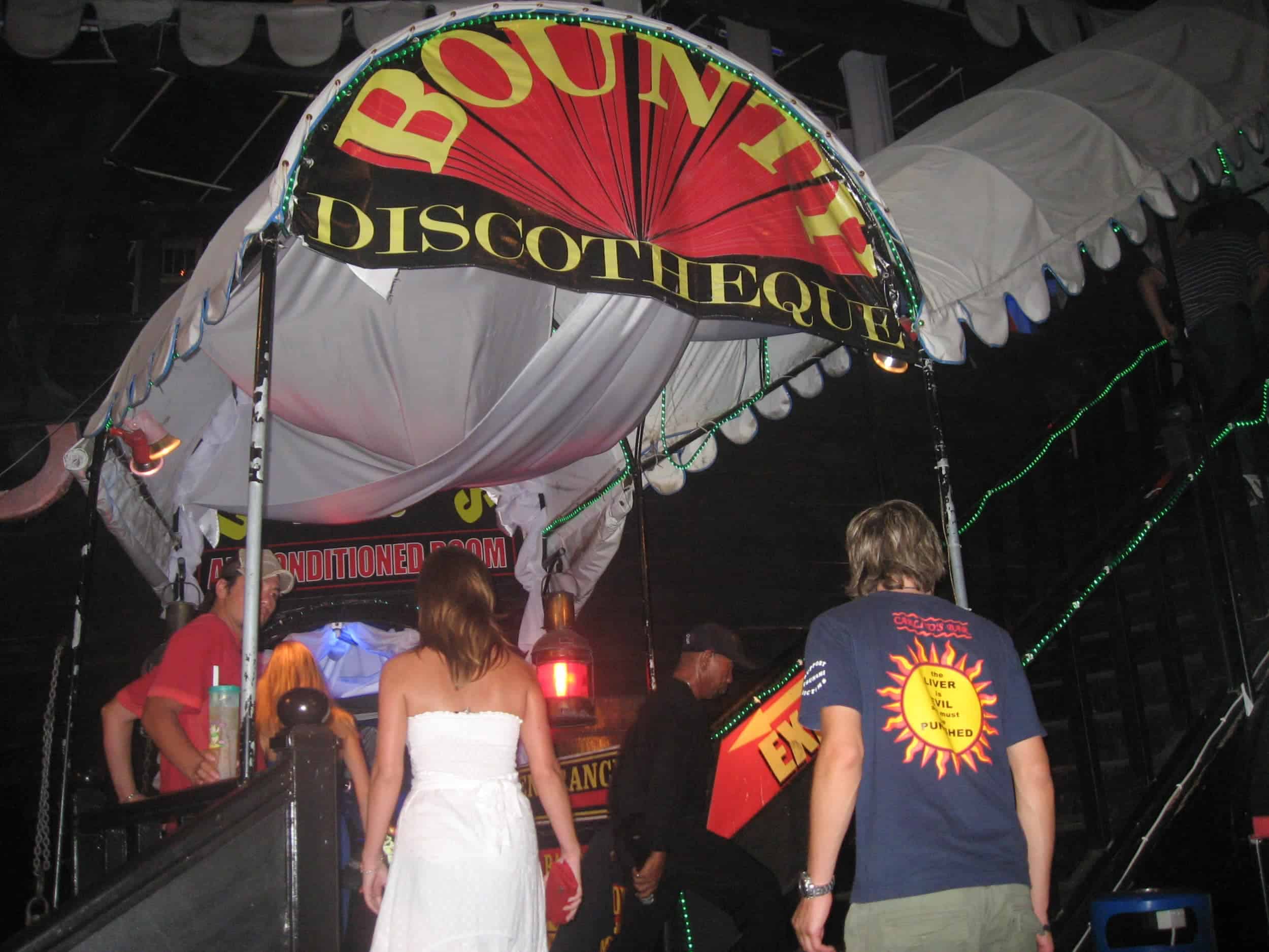 Kuta Beach dance club (photo: Dave Lee)