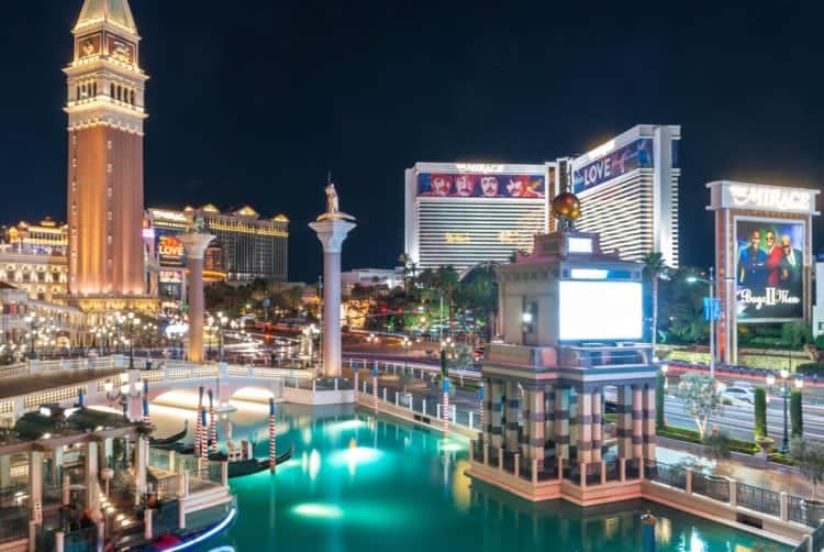 Las Vegas (photo: David Vives, Pexels)