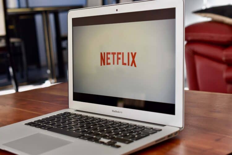 Netflix on MacBook Air (photo: Jade87 from Pixabay)