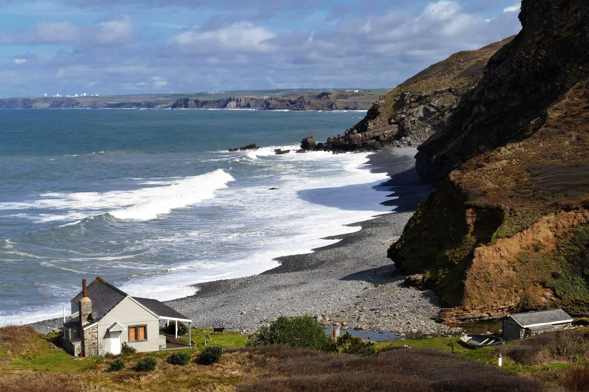 Coast of Cornwall, England (photo: InspiredImages, Pixabay)