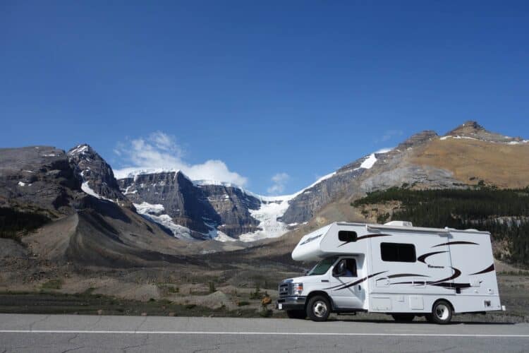An RV in British Columbia (photo: Sabrina B, Pixabay)