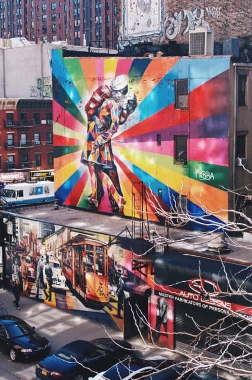 Street art visible from The High Line (photo: behindbluueeyes, Pixabay)