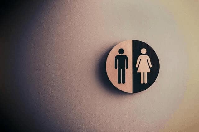 Male/female bathroom sign (photo: Tim Mossholder, Pexels.com)
