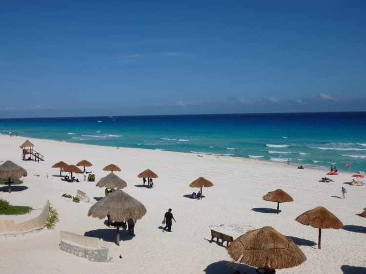 Playa Delfines (photo: Tristan Higbee, Pixabay)