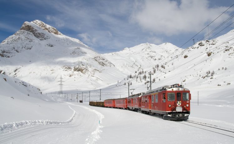 Bernina Railway in Switzerland (photo: WikiImages, Pixabay)