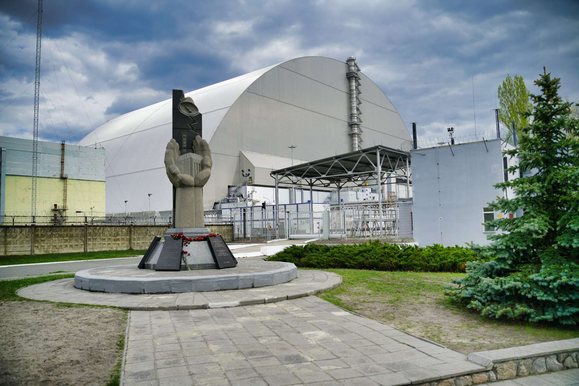 Sarcophagus over Unit 4 reactor at Chernobyl