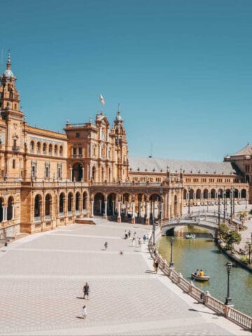Plaza de Espana in Seville (photo: Joan Oger).