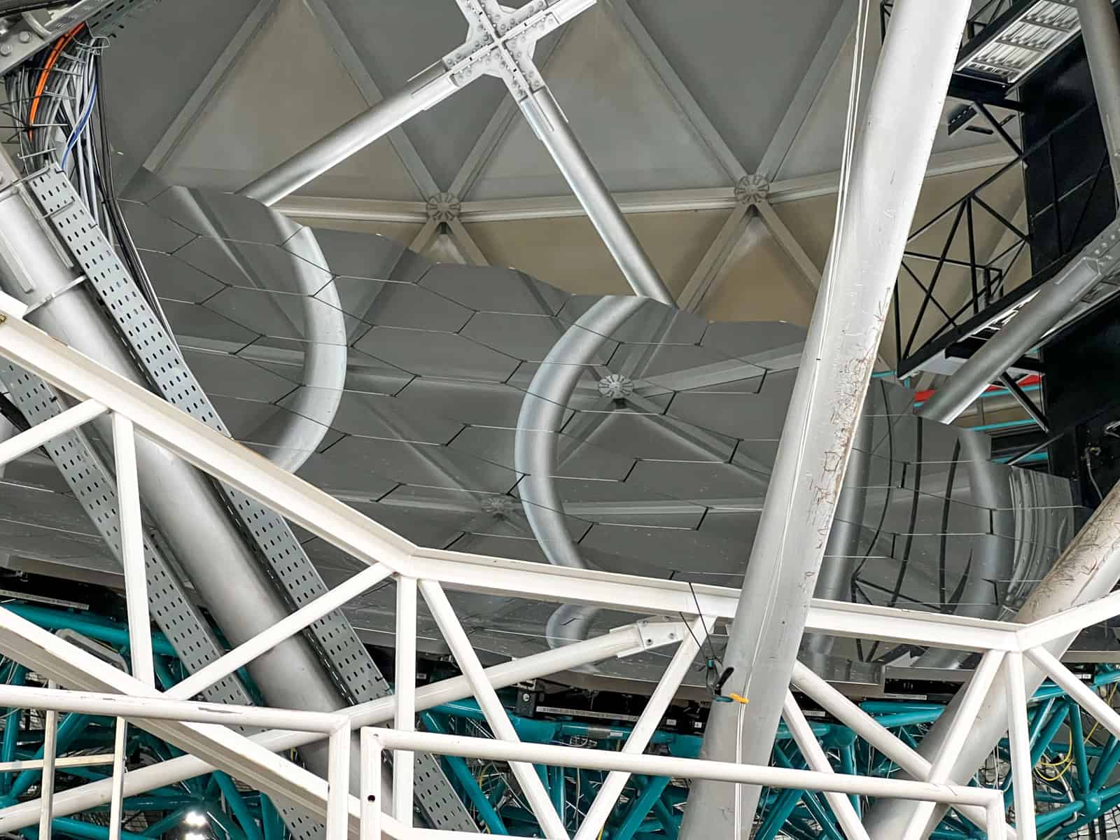 Hexagonal mirrors in the Hobby-Eberly Telescope