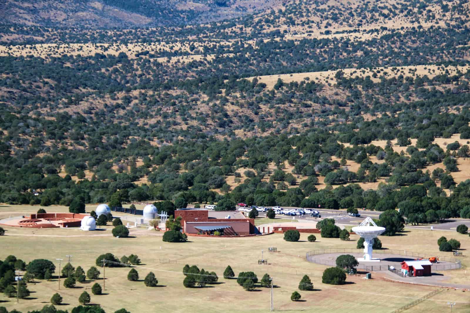 Frank N. Bash Visitors Center, amphitheater, and public telescope park in Texas (photo: Kelly Lemons)