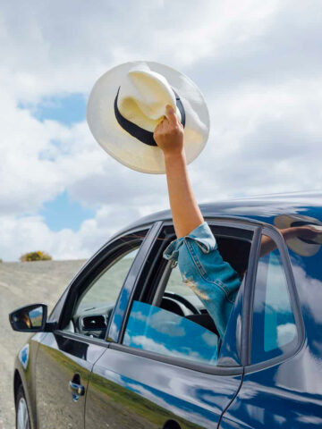 People having fun on a road trip (photo: ?).