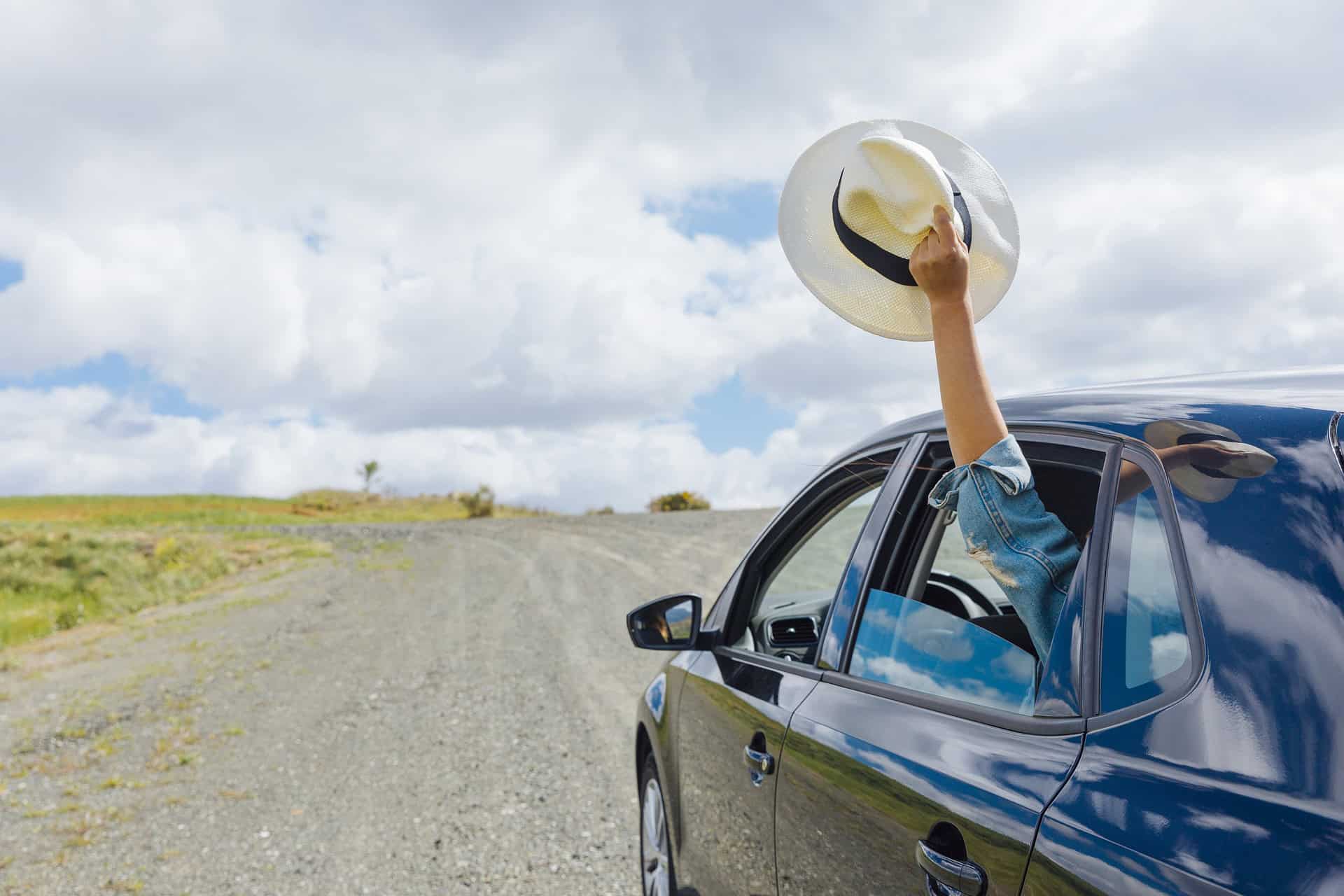 People having fun on a road trip (photo: ?)