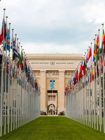 Flags at the United Nations building in Geneva (photo: Mathias Reding).