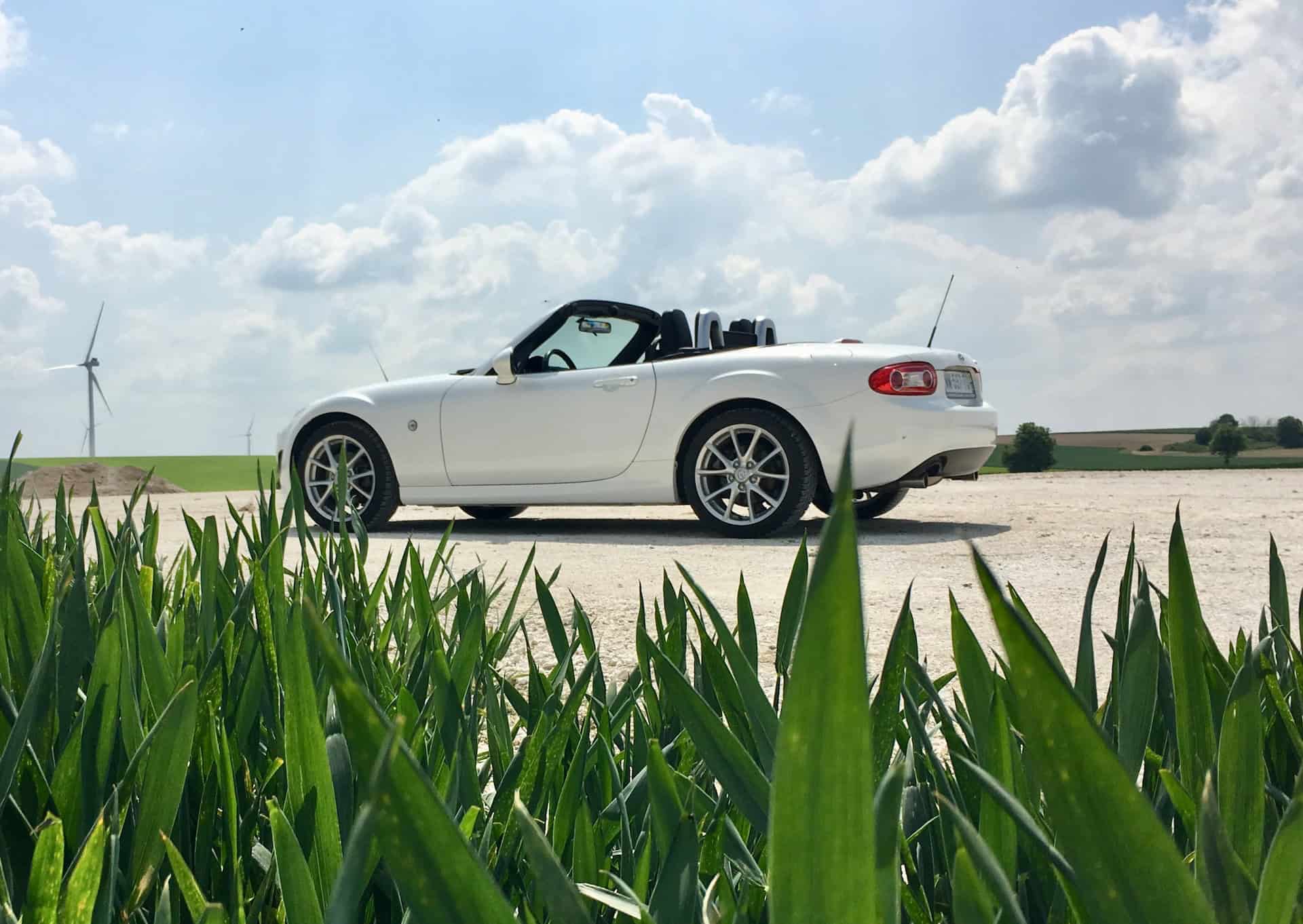 Mazda Miata convertible, an affordable car rental choice in Dubai (photo: Teddy Charti)