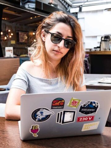 A woman working in Bucharest (photo: Sherise Van Dyk).