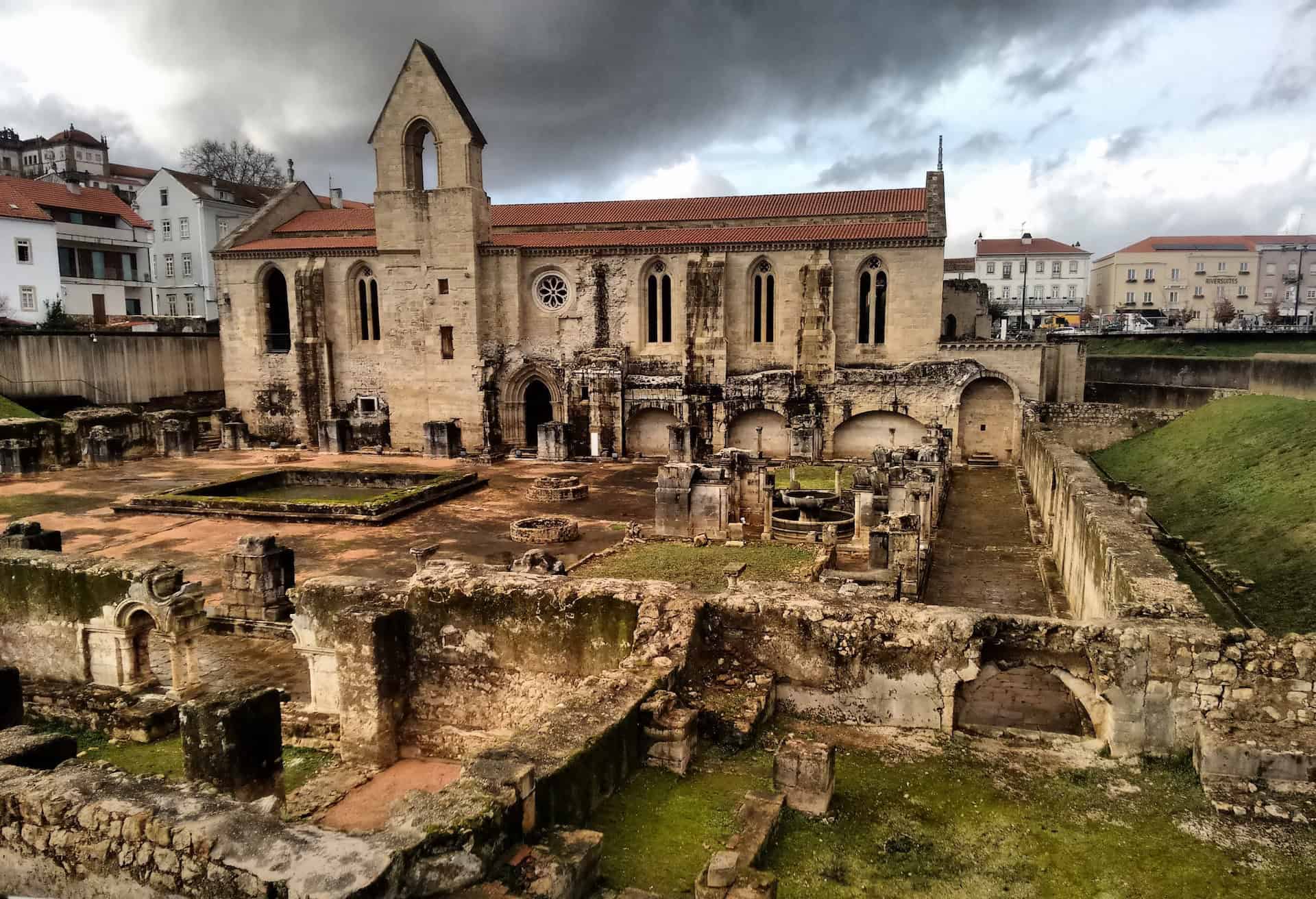 Convent ruins in Coimbra, Portugal (photo: Mágui de Almeida Carreira)