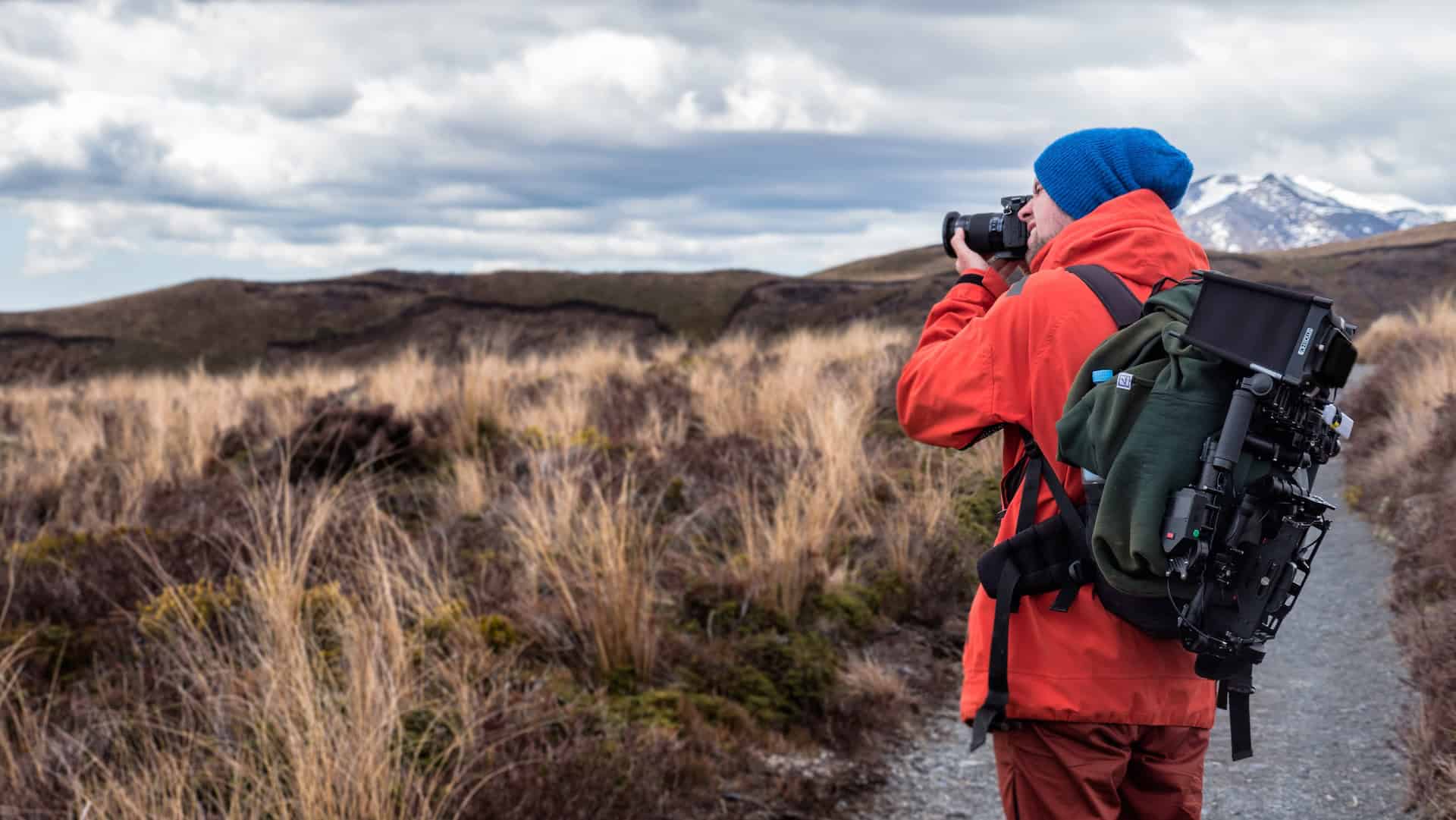 A hiker stops to take photos in Tongariro, New Zealand (photo: Thomas Schweighofer)