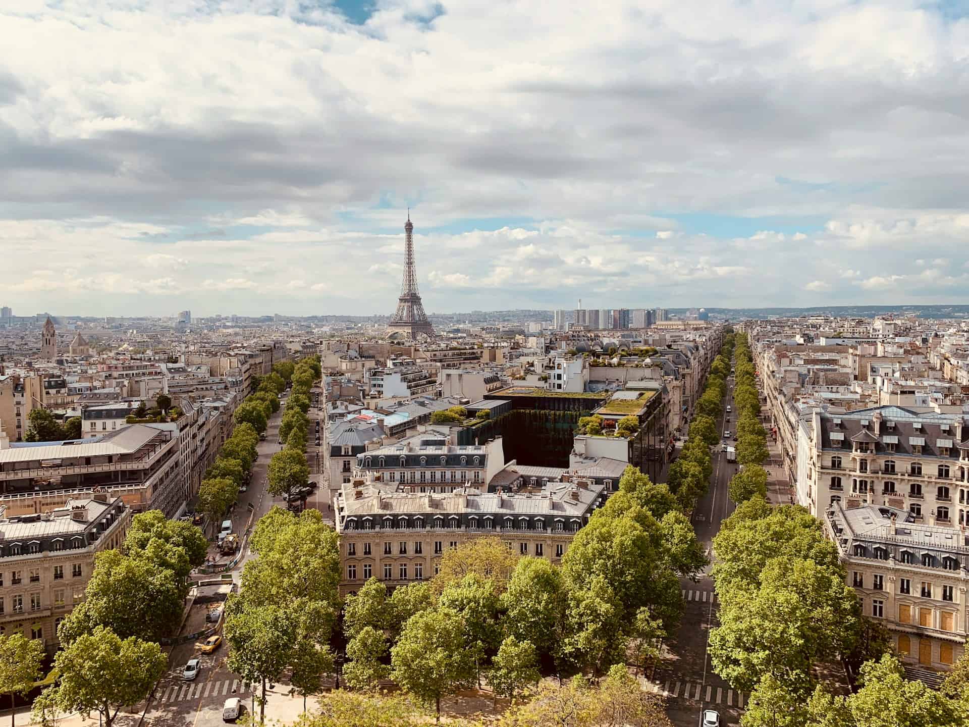 Eiffel Tower in Paris (photo: Aswathy N, Unsplash)