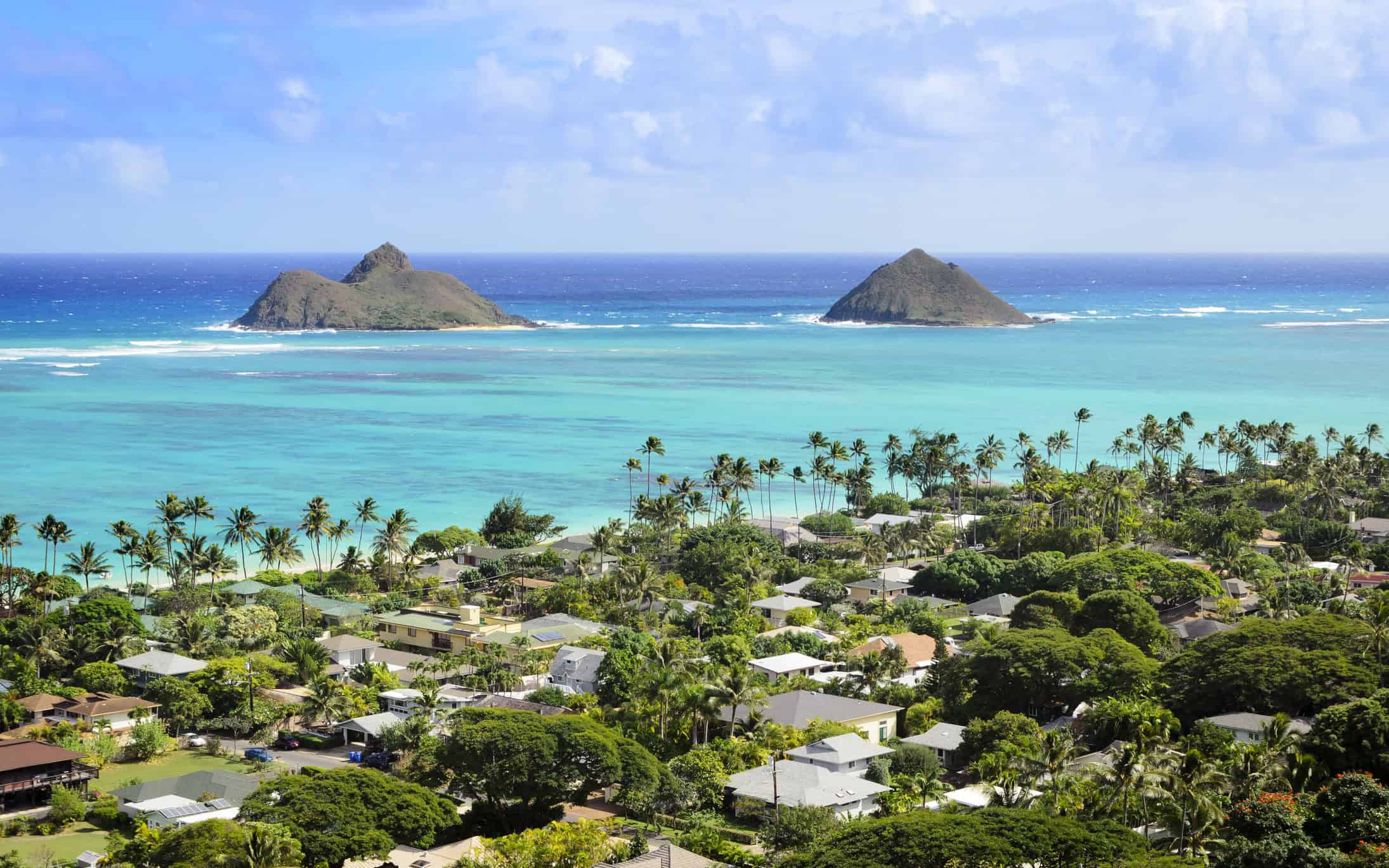 The Mokulua Islands and Lanikai Beach (photo: clean_fotos, iStock)