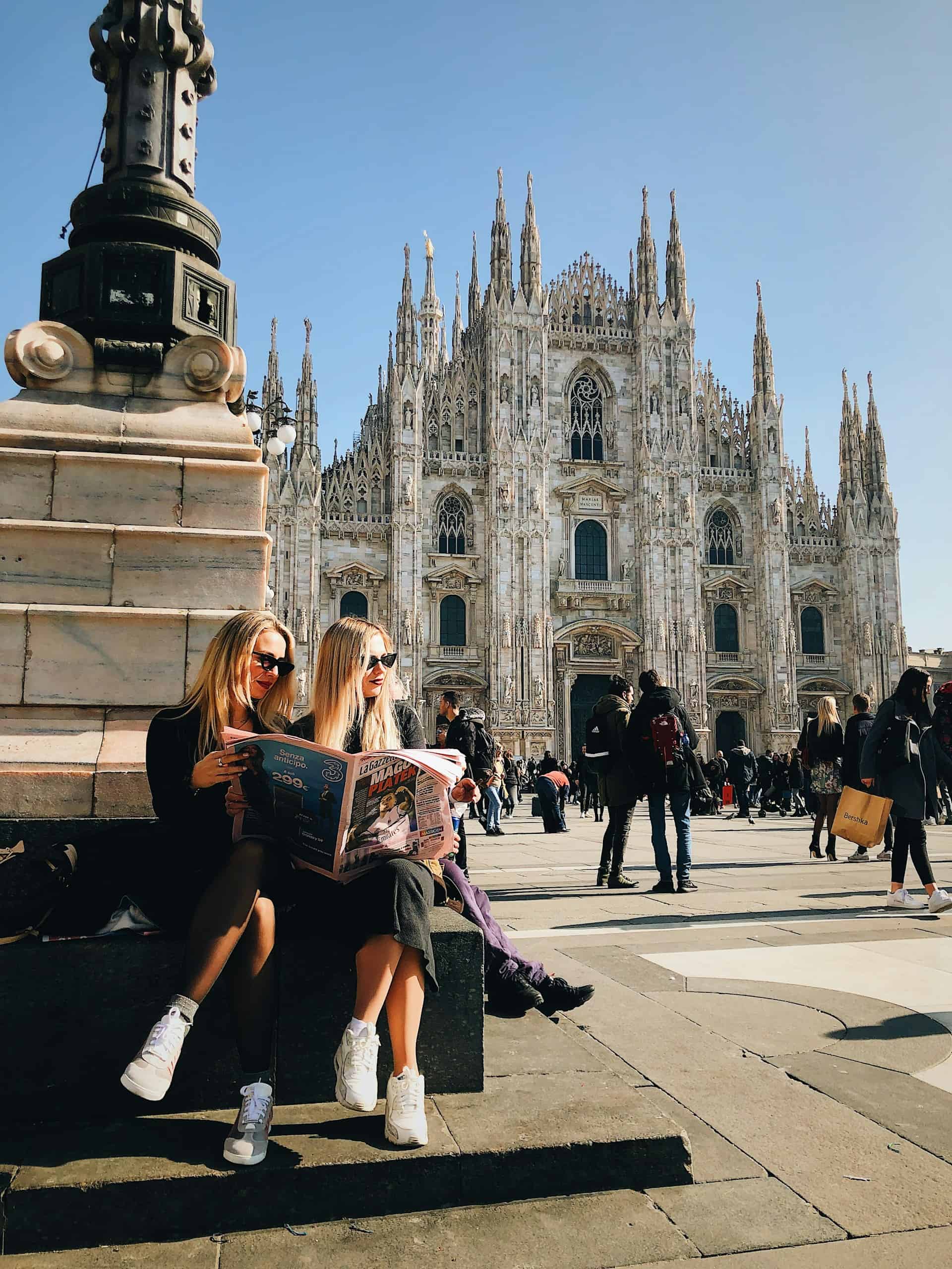 Women reading in the Piazza del Duomo in Milan (photo: Vitaliy Zamedyanskiy).