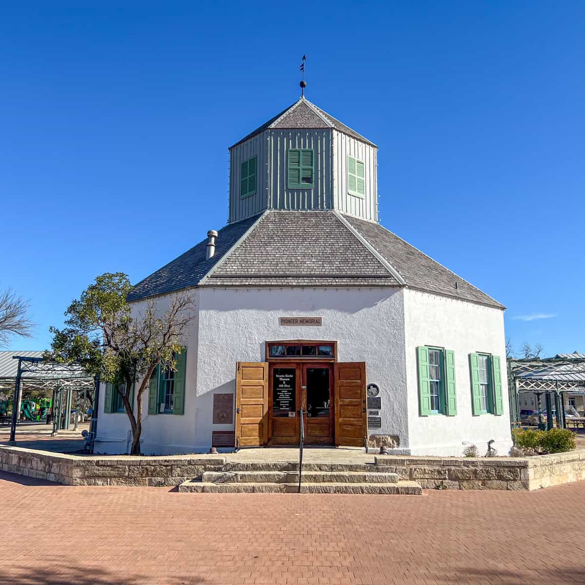 Pioneer Memorial, Fredericksburg, TX (photo: Dave Lee).