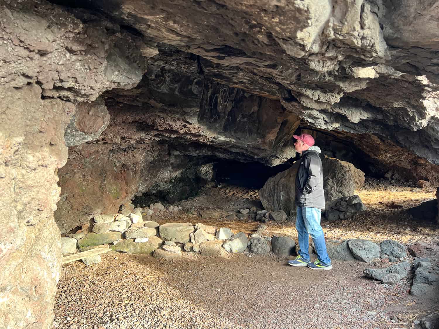 Dave looking at Rapa Nui cave paintings (photo by Kelly Lemons).