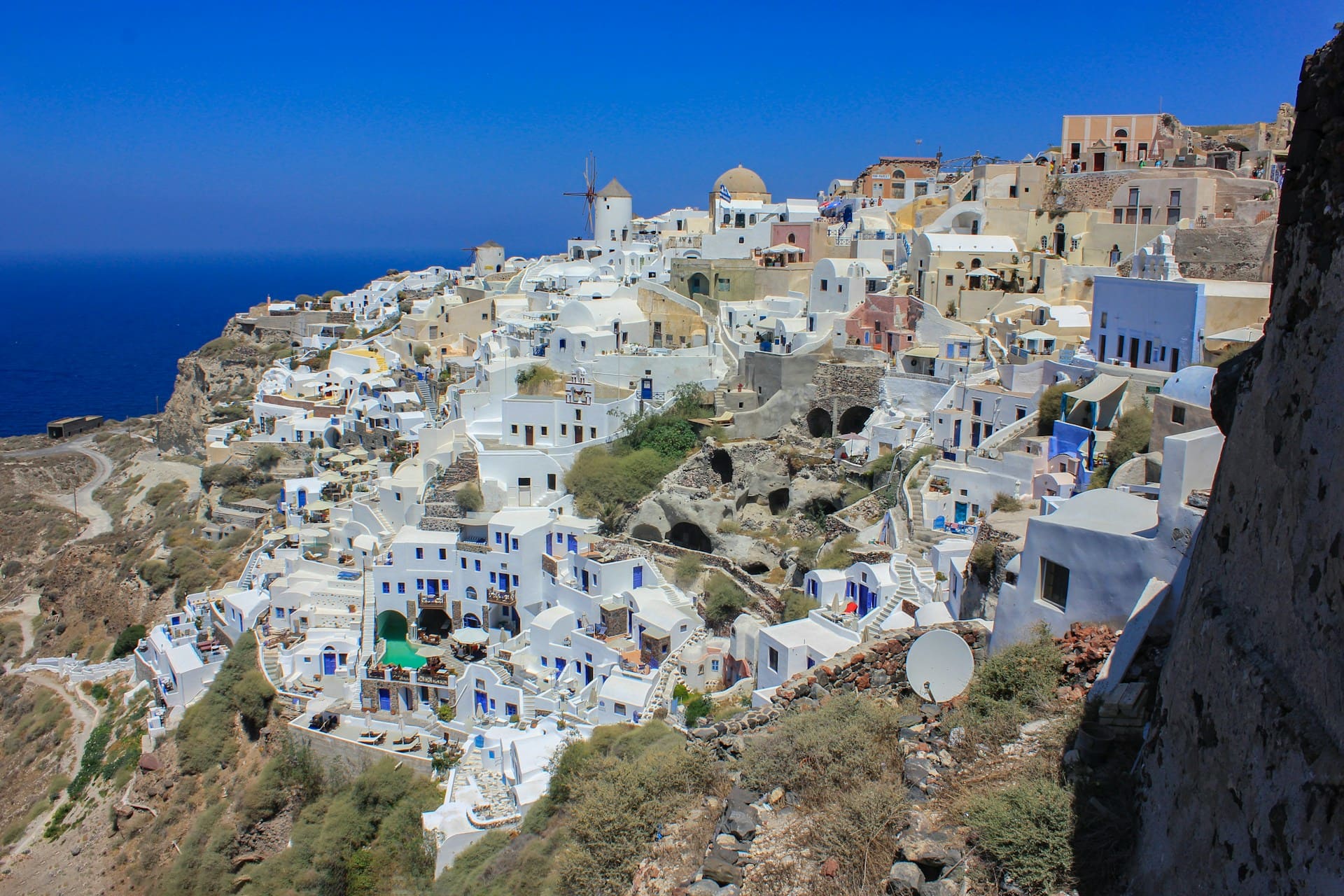 Whitewashed buildings on the Greek island of Santorini (photo: Stepan Konev).
