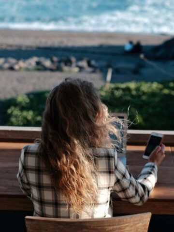A digital nomad at work on Bali (photo: Daria Mamont).