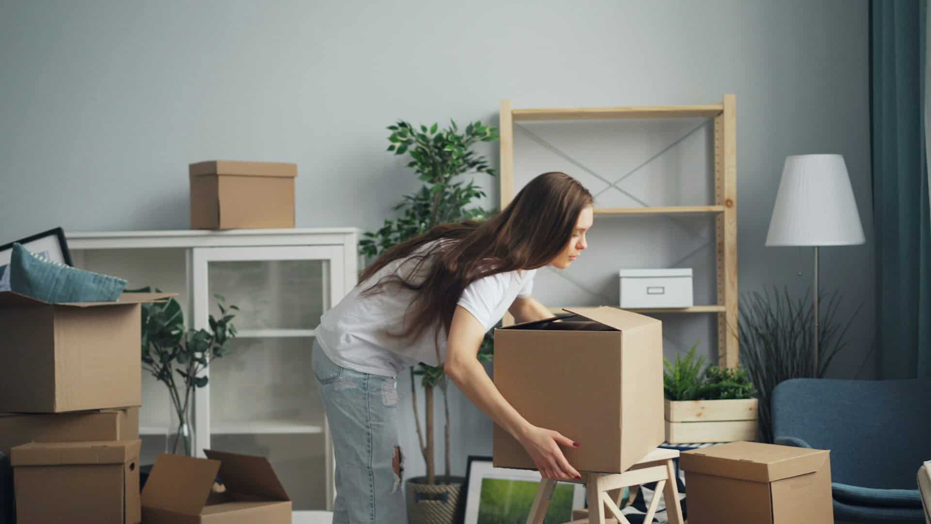 Unpacking (photo: Vitaly Gariev, Unsplash).