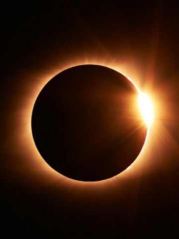 Travel to Egypt in 2027 to witness a solar eclipse like this one (photo: Jongsun Lee, Unsplash).