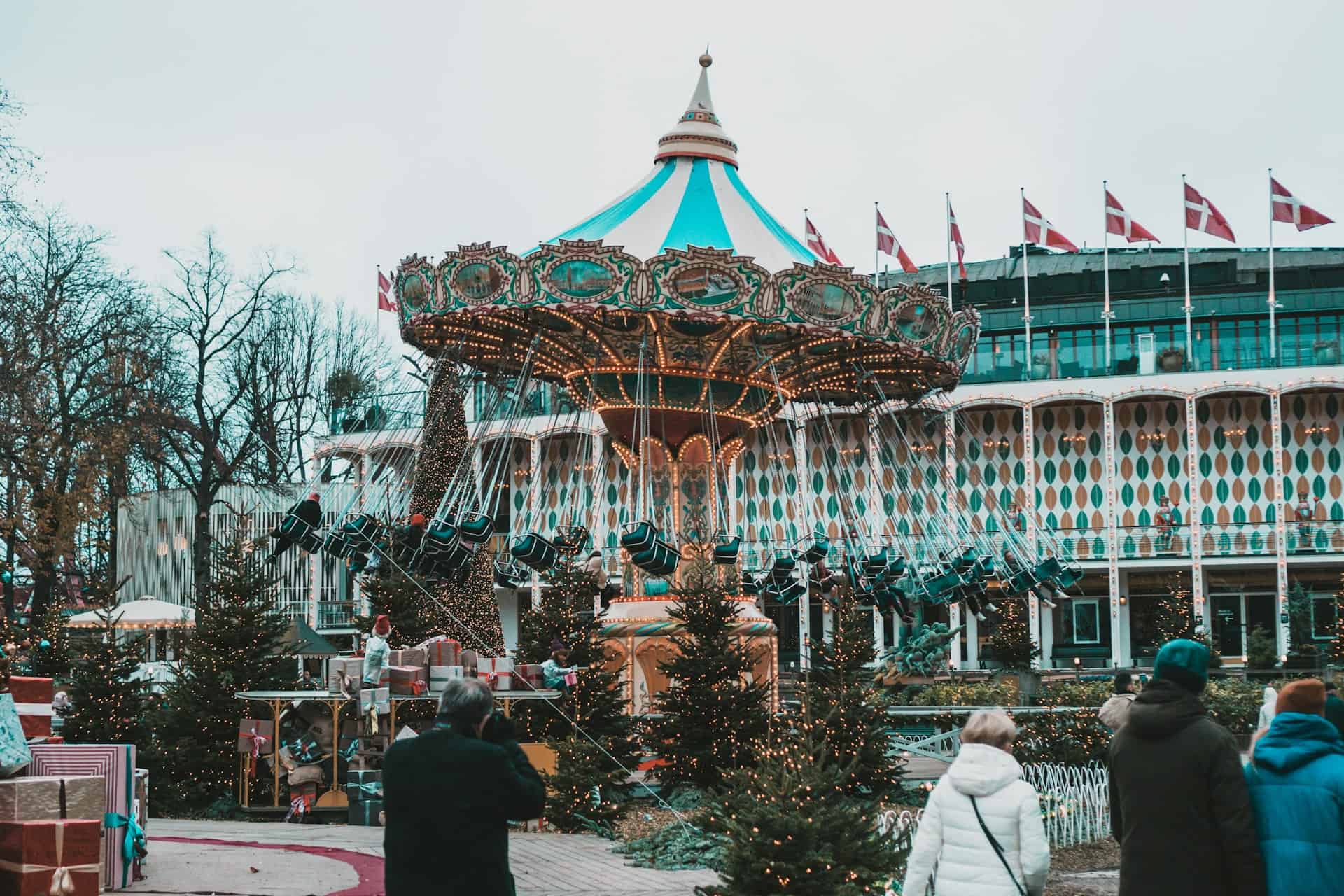 Christmas lights at Tivoli Gardens (photo: Filiz Elaerts, Unsplash).