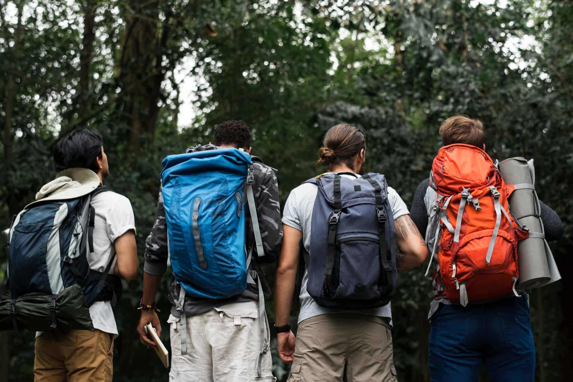 Backpackers on one of their group outdoor adventures (photo by rawpixel.com on Freepik).