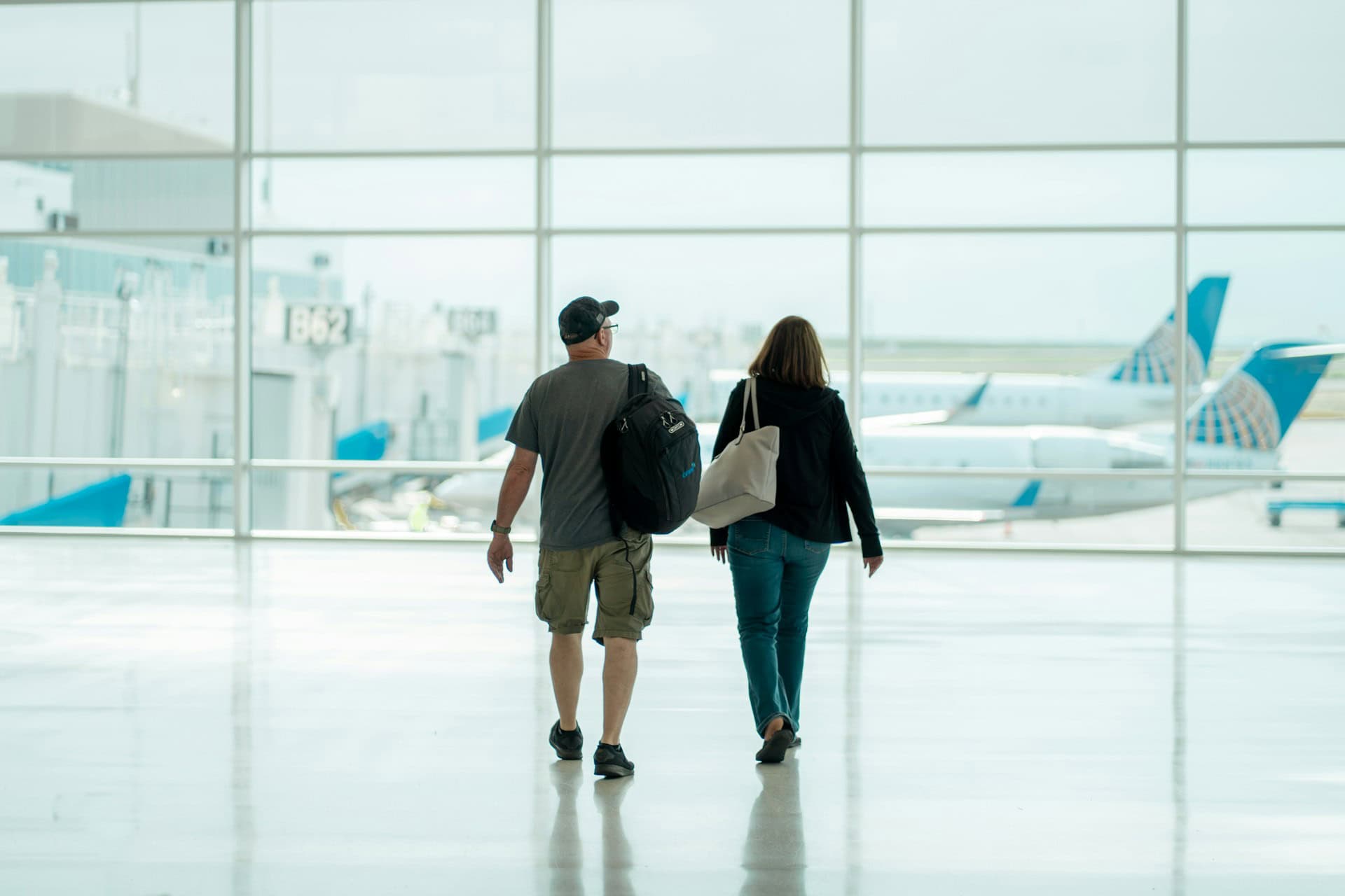 Moving abroad as a couple marks the start of a new adventure (photo: Cameron Cox, Unsplash).